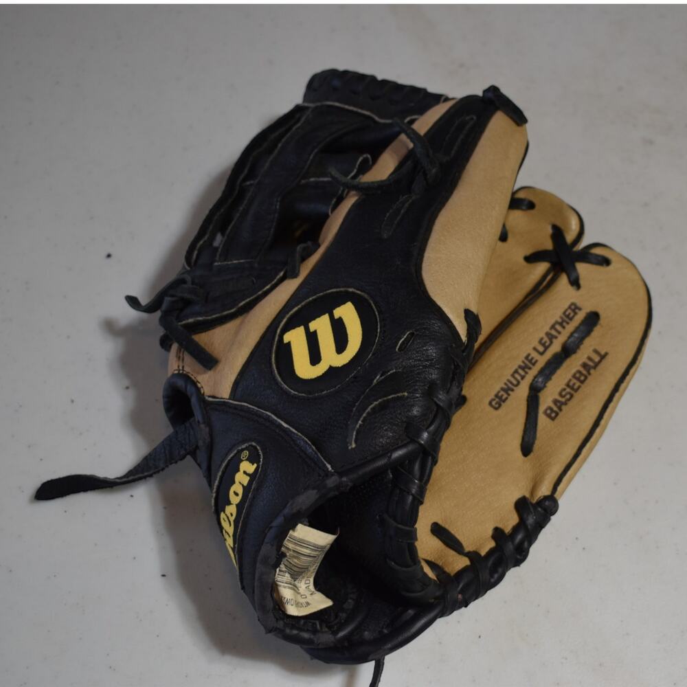 Wilson A450 Baseball Glove 11 inch RHT Black Tan David Wright Youth
